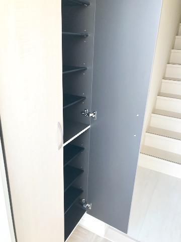 玄関　シューズボックス