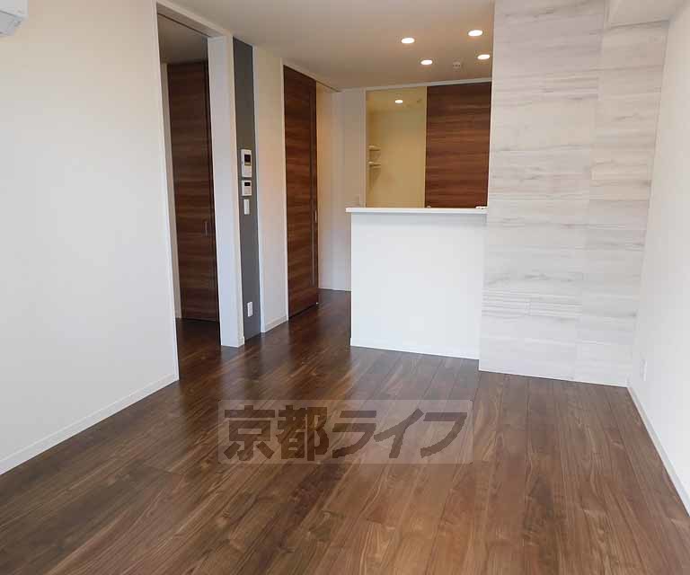 居室・リビング　東向きの明るいリビングです。