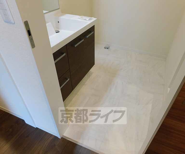 洗面設備　ゆったりとした脱衣所です。