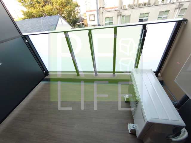 バルコニー　別部屋の画像になります。反転タイプ