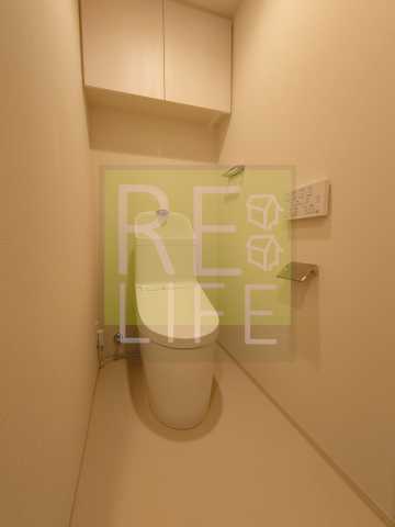 トイレ　別部屋の画像になります。反転タイプ