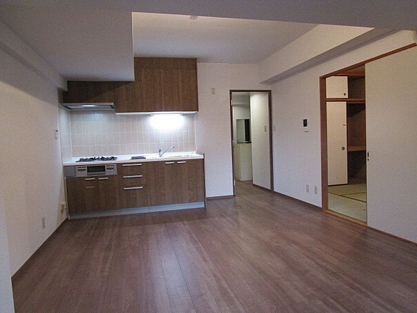 キッチン　自炊をされる方に嬉しい3口コンロ♪