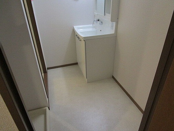 洗面設備　身支度に欠かせない独立洗面台♪