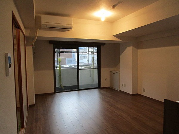 居室・リビング　開放感のあるゆったりとしたお部屋です♪