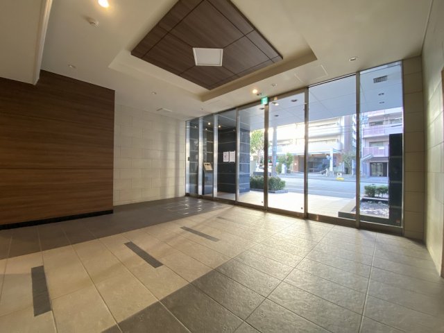 エントランス　メトロこうべ新開地タウン（341m）