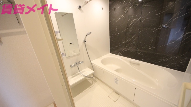 バス・シャワールーム　同型参考写真です。