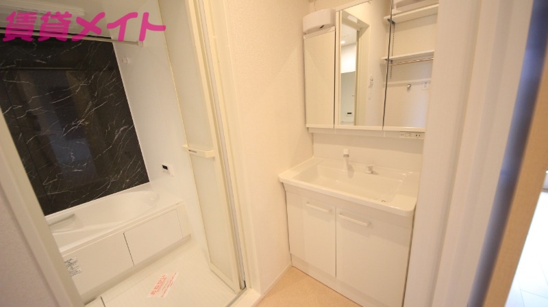 洗面設備　同型参考写真です。