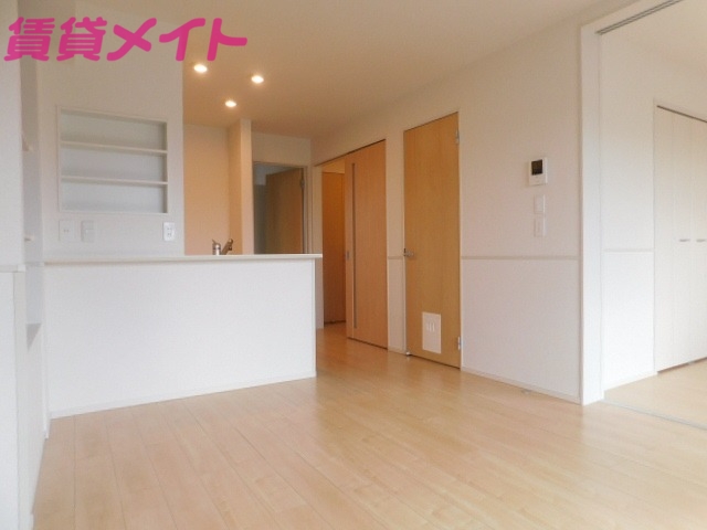 居室・リビング　同型参考写真です。