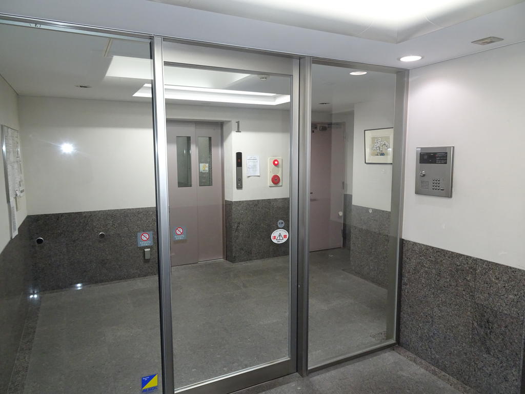 エントランス　オートロックエントランス