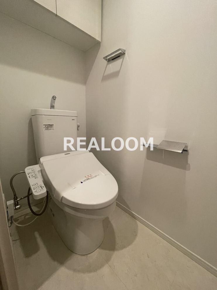 トイレ　新宿御苑前　新宿三丁目　1K