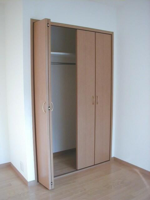 収納　クローゼット付き