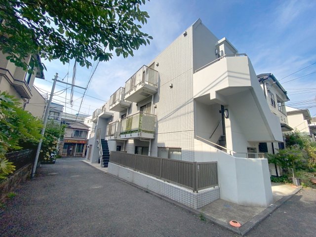 建物外観　駅徒歩1分の好立地