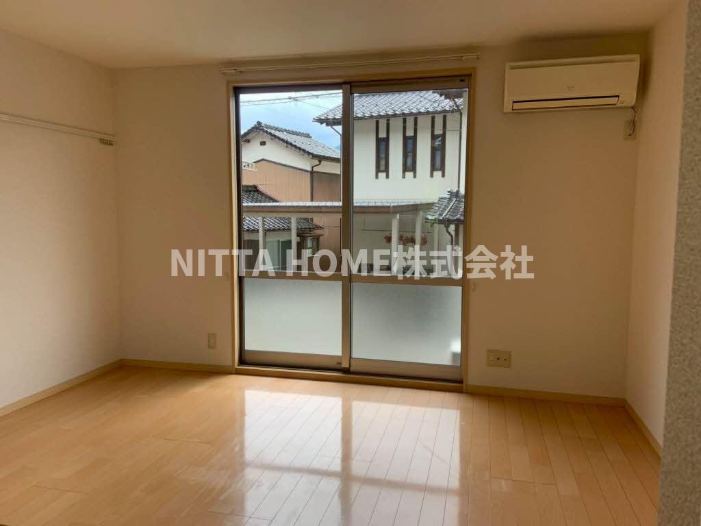 居室・リビング　洋室９．８帖あります＊