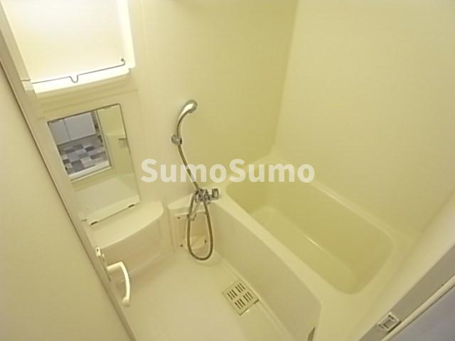 バス・シャワールーム　コンパクトで使いやすいお風呂です