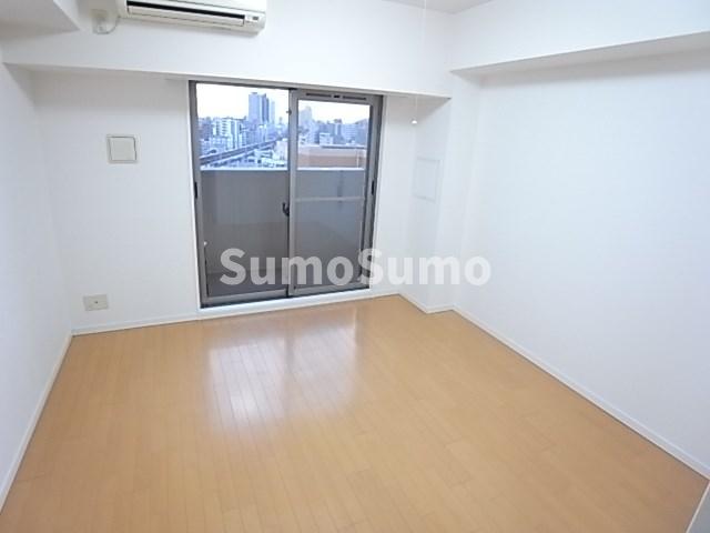 その他部屋・スペース　落ち着いた色調の寝室です