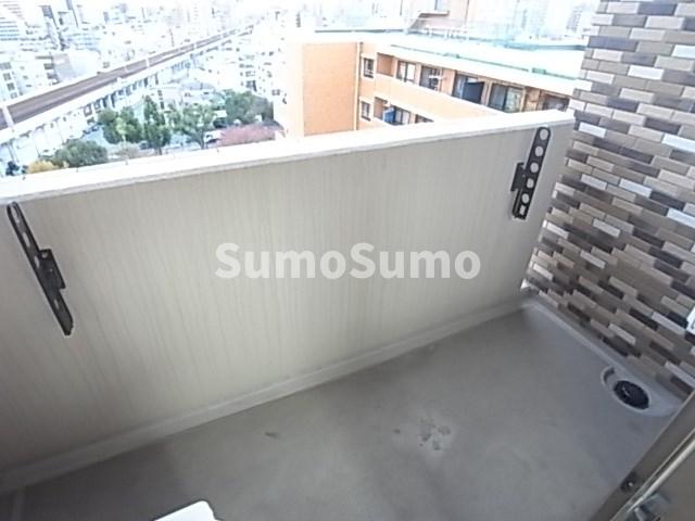 バルコニー　外からの目が気にならないバルコニーで洗濯物が干せます