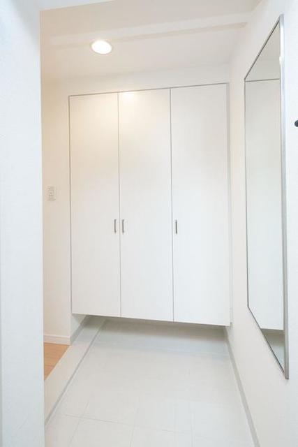 玄関　※写真は同タイプ住戸です。