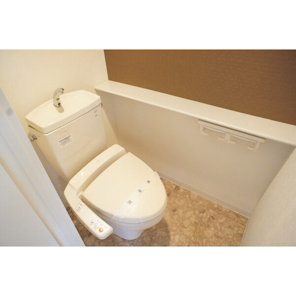 トイレ　快適なウォシュレット付きです♪