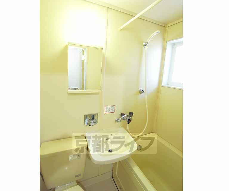 洗面設備　きれいな洗面台です