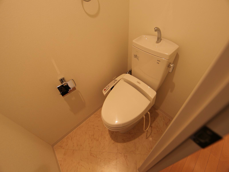 トイレ　温水洗浄便座付トイレ