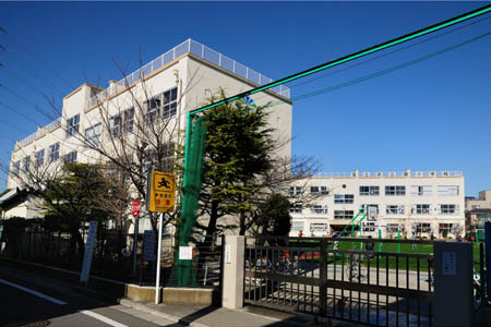 小学校　足立区立扇小学校（小学校）まで735m