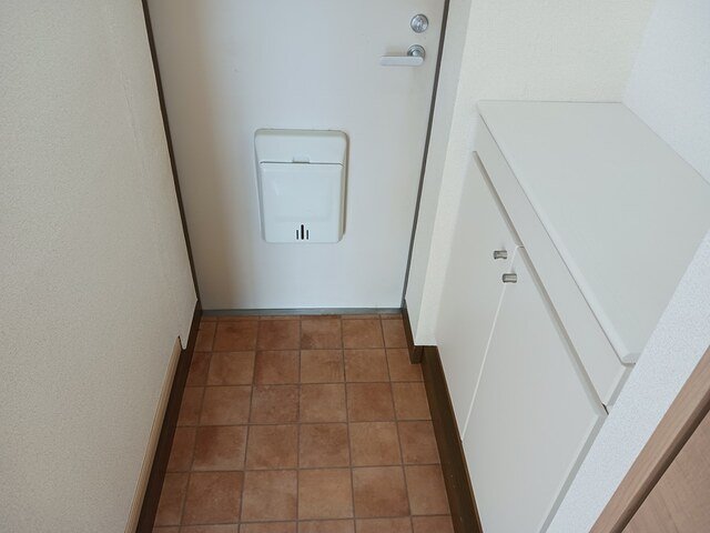 玄関　収納もある玄関です