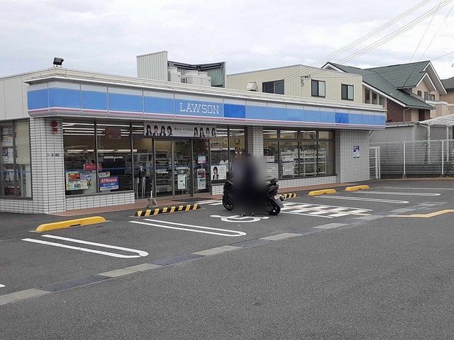 コンビニ　ローソン様（コンビニ）まで550m