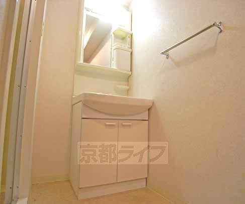 洗面設備　独立洗面台。