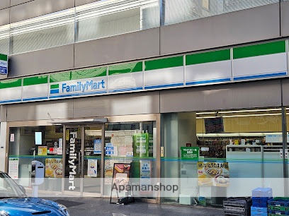 コンビニ　ファミリーマート三崎神社通り店（コンビニ）まで529m