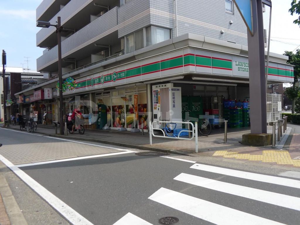 コンビニ　ローソンストア100平井店（コンビニ）まで370m