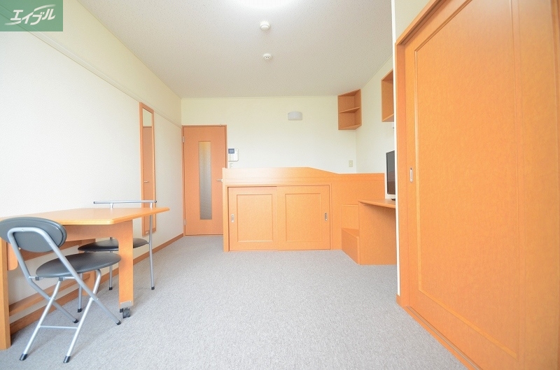 居室・リビング　備品や設備仕様は号室等により異なります現地をご確認ください。