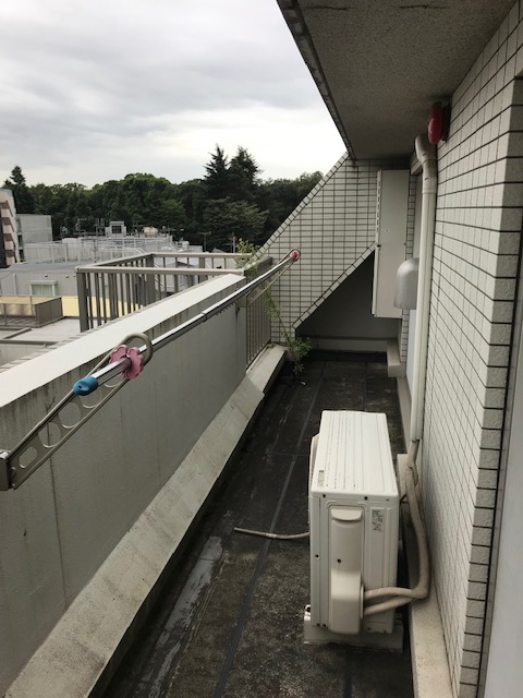 バルコニー　他タイプ、クリーニング前のお写真です