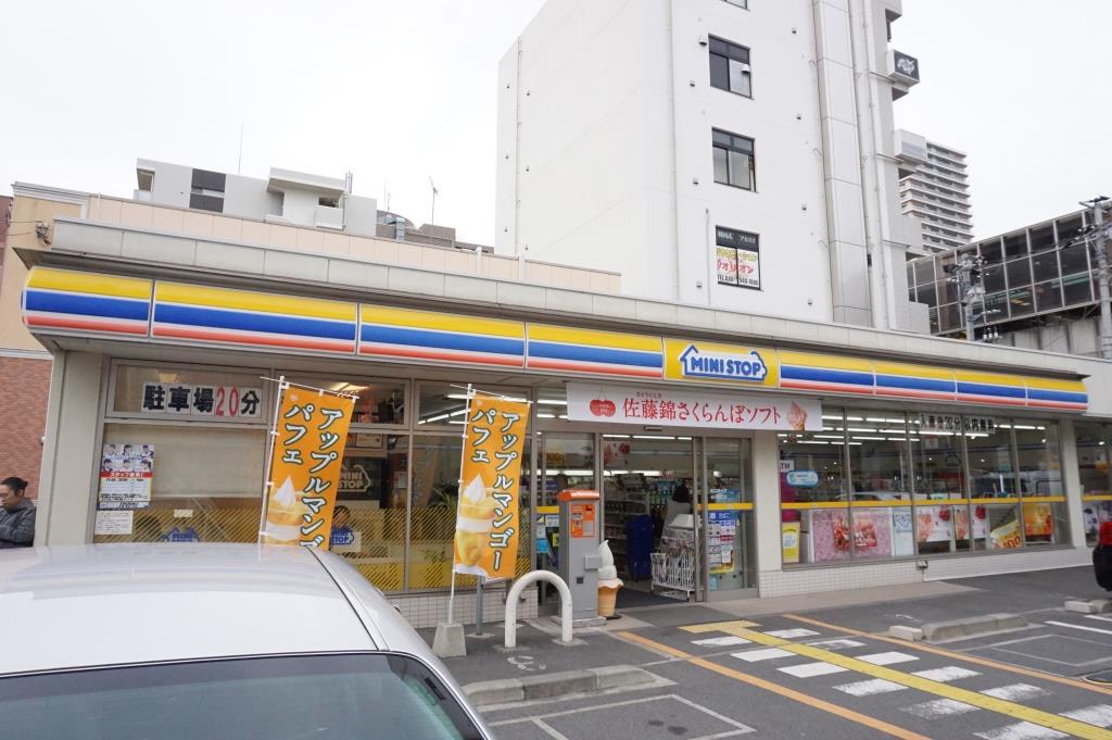 コンビニ　ミニストップ 越谷駅西口店（コンビニ）まで121m