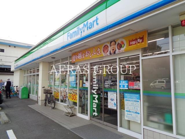 コンビニ　ファミリーマート横浜神大寺三丁目店（コンビニ）まで158m