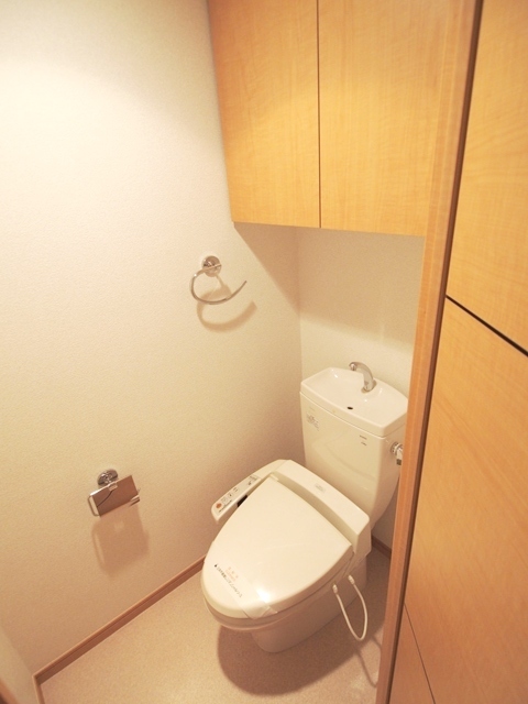 トイレ　※写真は同タイプ住戸です。