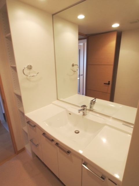 洗面設備　※写真は同タイプ住戸です。