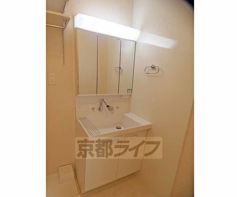 洗面設備　独立洗面台です