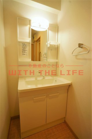 洗面設備　独立洗面台あり、毎朝おしゃれに忙しい女性の方におすすめです