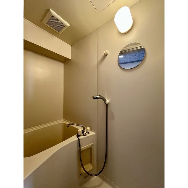 その他設備　ミラーキャビネット 洋室キッチンの隣についており、化粧品や整