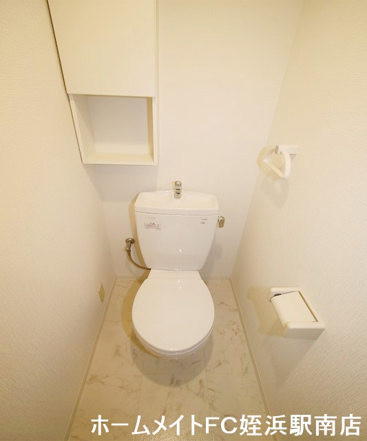 トイレ　★トイレには収納棚がありますよ★参考写真