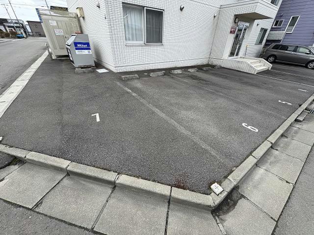 駐車場　駐車場