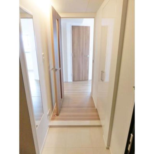 玄関　※写真は同タイプ住戸です。