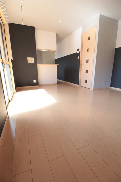 居室・リビング　１２．７５帖のリビング（キッチン向き）