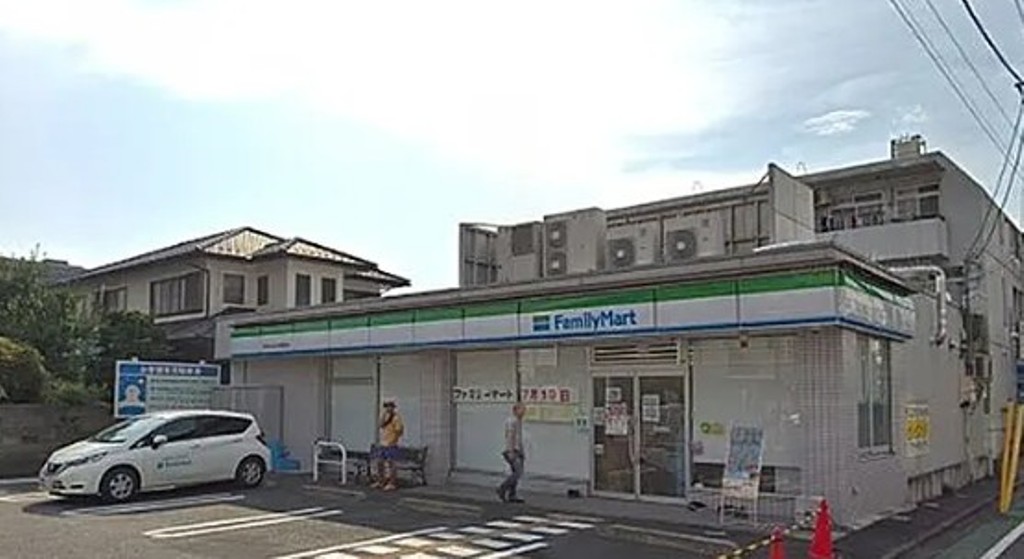 コンビニ　ファミリーマート 町田あけぼの病院前店（コンビニ）まで200m