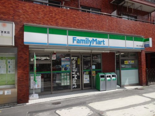 コンビニ　ファミリーマート 勝どき駅前店（コンビニ）まで118m