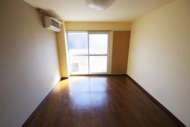 居室・リビング　※別号室の写真使用中