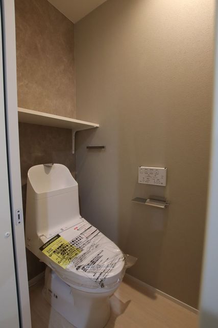 トイレ　温水洗浄便座