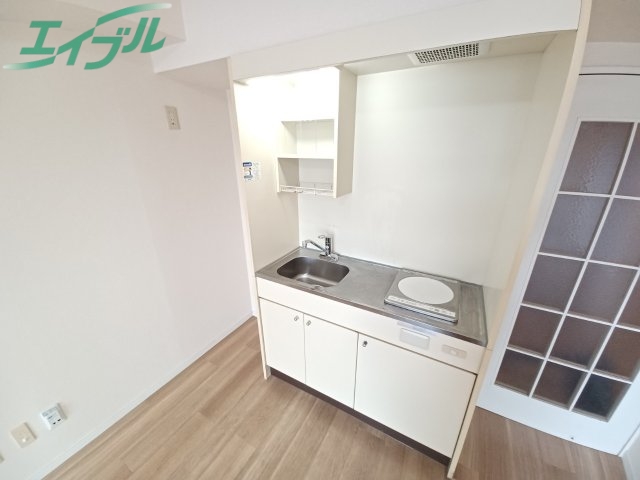 キッチン　同タイプの部屋写真です。