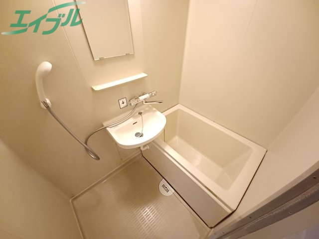 バス・シャワールーム　同タイプの部屋写真です。