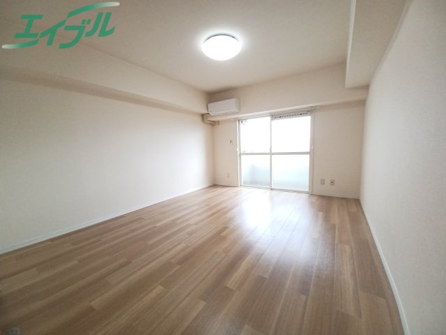 居室・リビング　同タイプの部屋写真です。